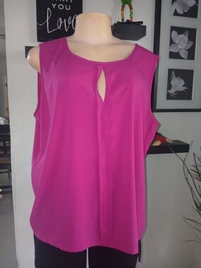 Calvin Klein Fuchsia Sleeveless Keyhole Camisole